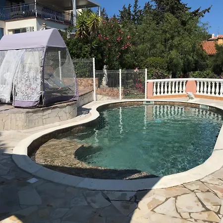 Elisabeth Saint-raphael * Saint-Raphael (Var)